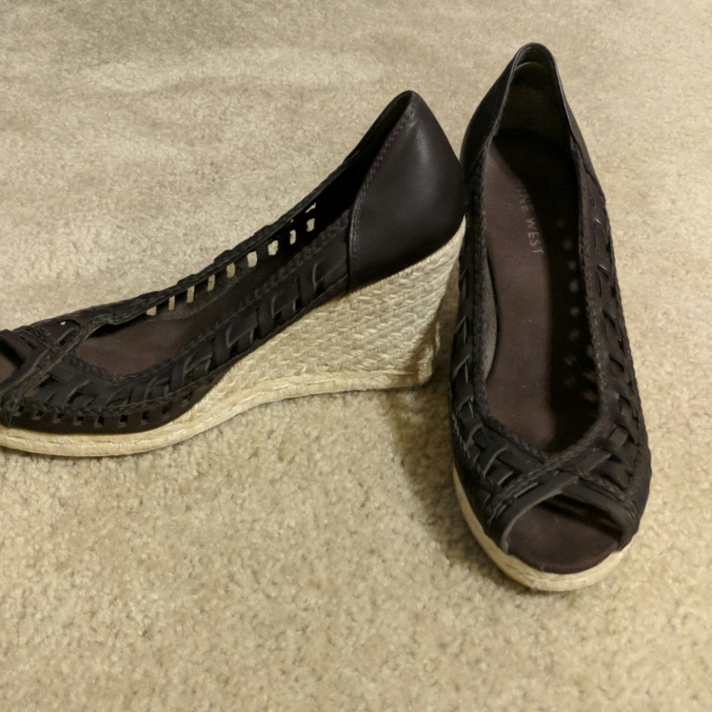 Nine West espadrilles.  Size 9.5 - Picture 2 of 4